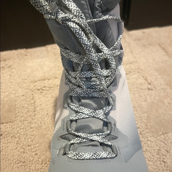 Salomon Gray and White Winter Boots - Picture 8 of 9